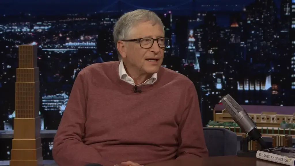 Bill Gates speaking at a podium discussing artificial intelligence policy