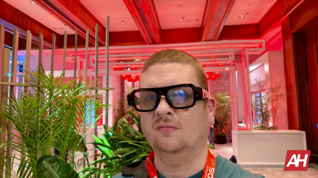 Snap Specs standalone augmented reality glasses with onboard processors